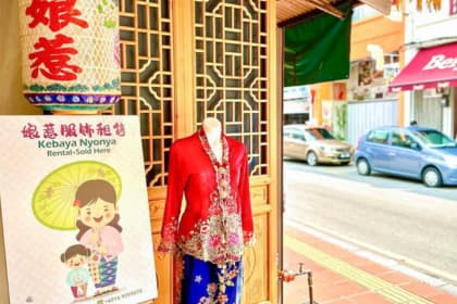 nyonya kebaya and batik experience-